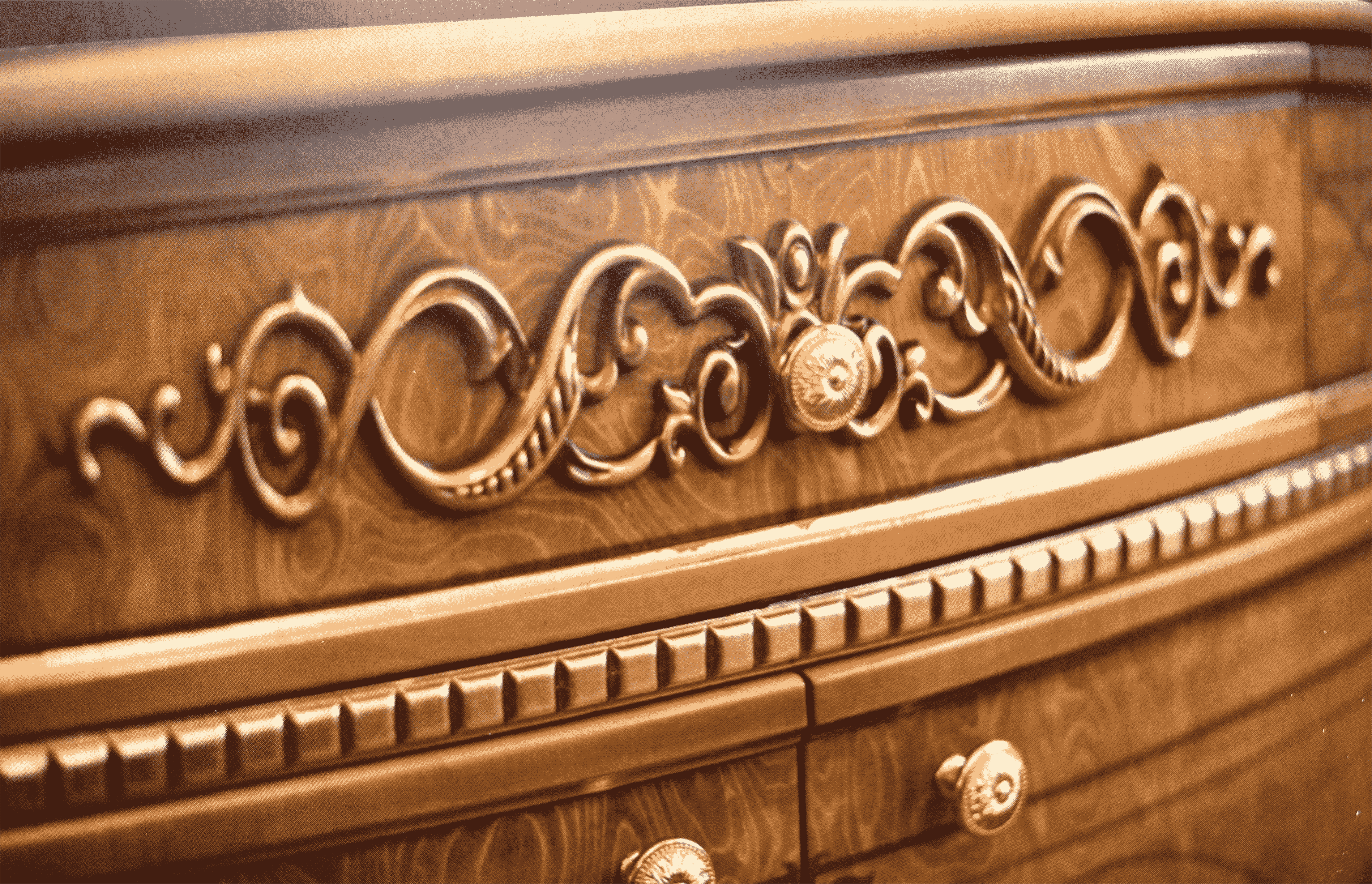 оздоблення дерев'яних меблів